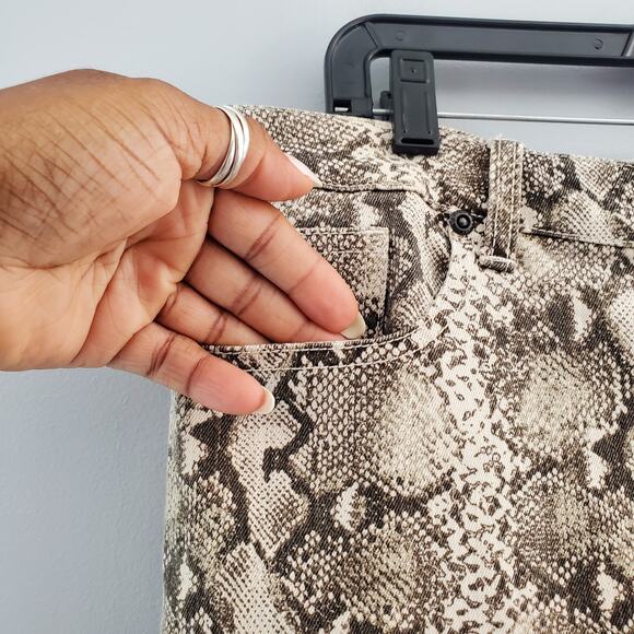 Chico's The Ultimate Fit Platinum Denim Crop Snake Print Jeans XL - Picture 3 of 8